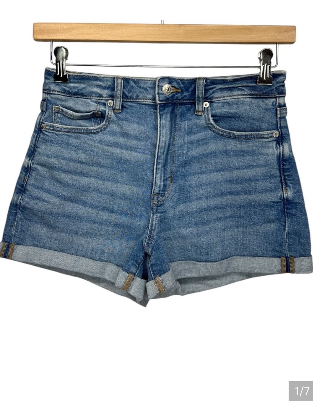 American Eagle Mom Short Women's 6 Medium Wash Rolled Cuff